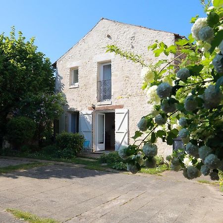 Gite La Loge Des Fees Latillé 外观 照片