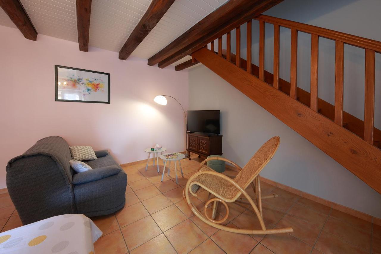 Gite La Loge Des Fees Latillé 外观 照片